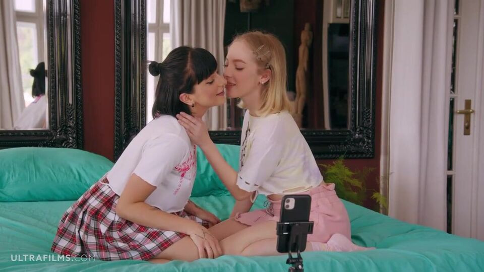 Elegant morning lesbian sex with Bella Spark and Sarah Heizel - ePornTube