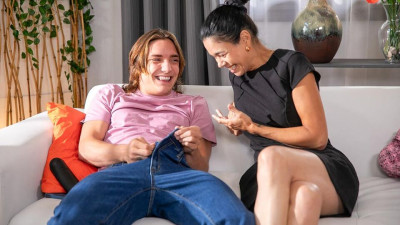 Dick-sucking busty brunette Dana Vespoli gives a stunning deepthroat